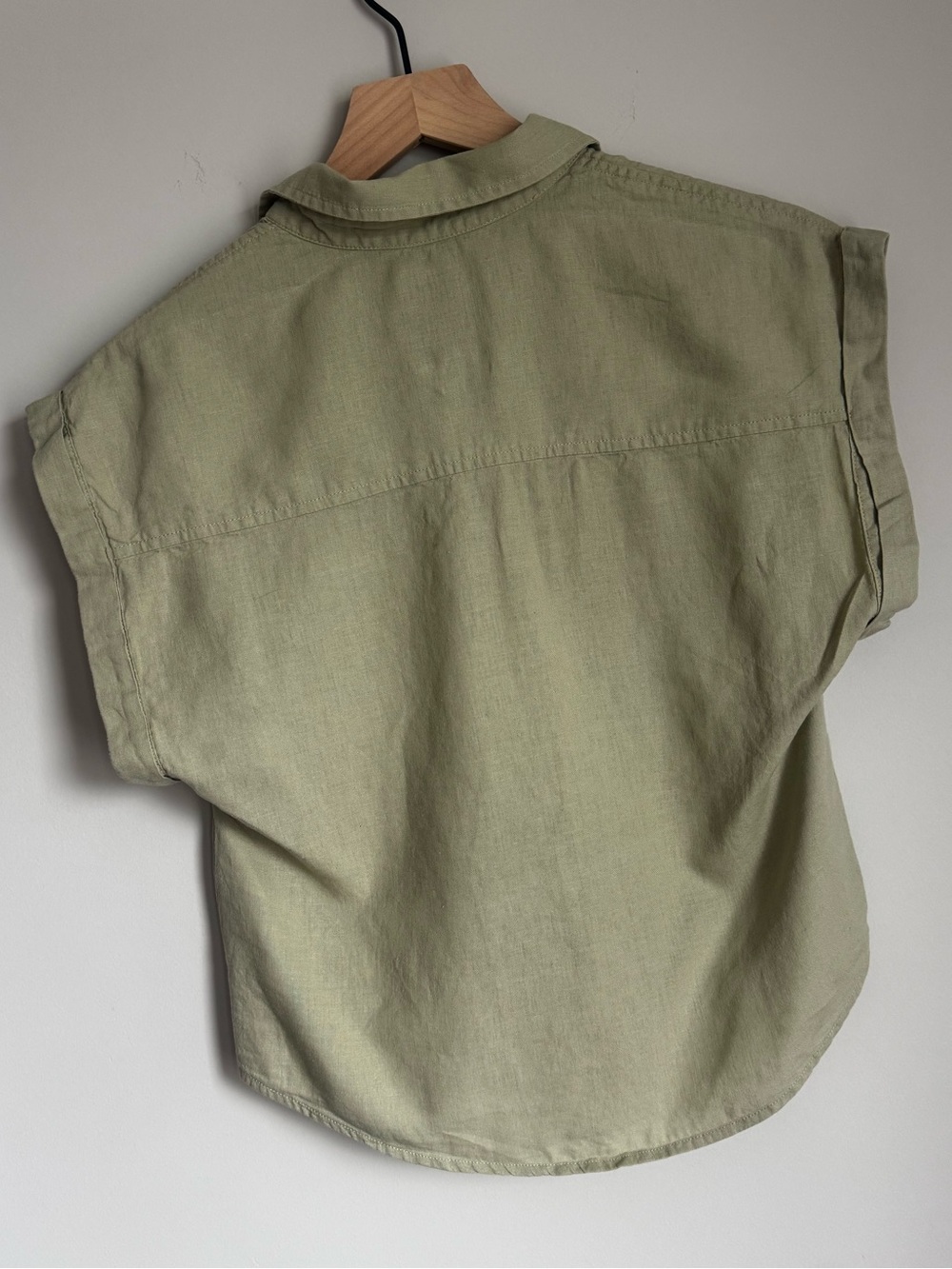 Abercrombie & Fitch Light Olive Short-Sleeve Button-Down Shirt - Picture 2 of 4